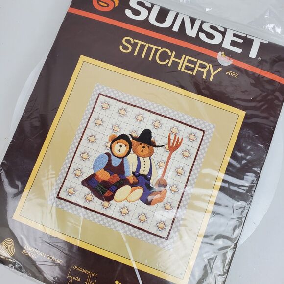 Vintage 1970s NEW Sealed Sunset Stitchery Kit American Gothic Bears 2623 - Picture 2 of 3